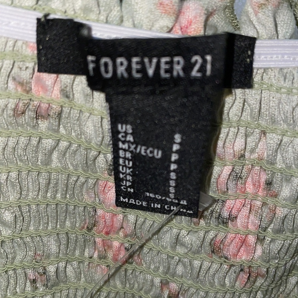 Forever 21 Floral Spring Top - Picture 4 of 4